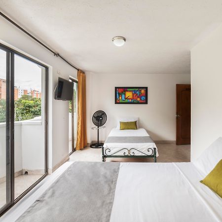 Hotel Balcones Del Estadio Меделин Екстериор снимка