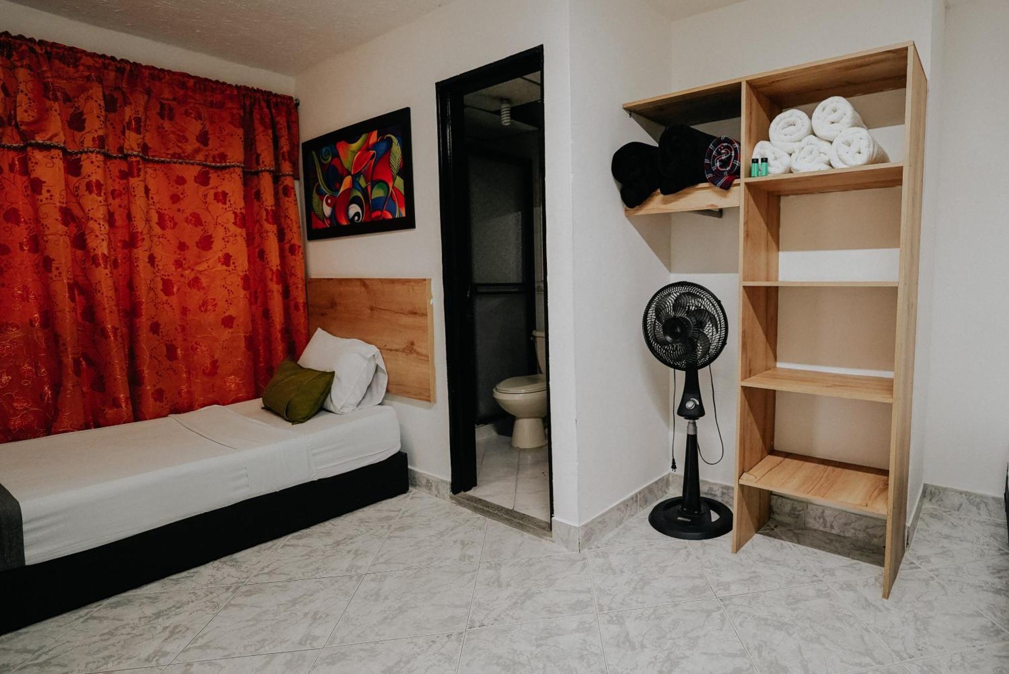 Hotel Balcones Del Estadio Меделин Екстериор снимка