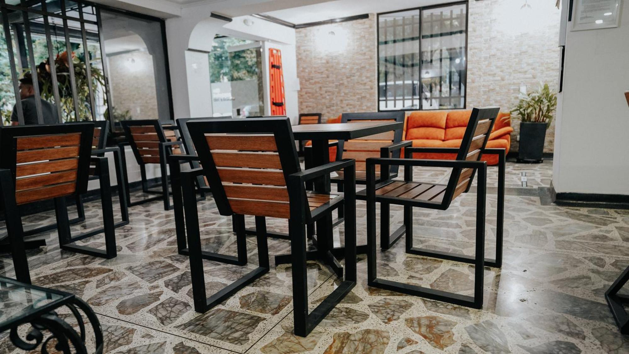 Hotel Balcones Del Estadio Меделин Екстериор снимка