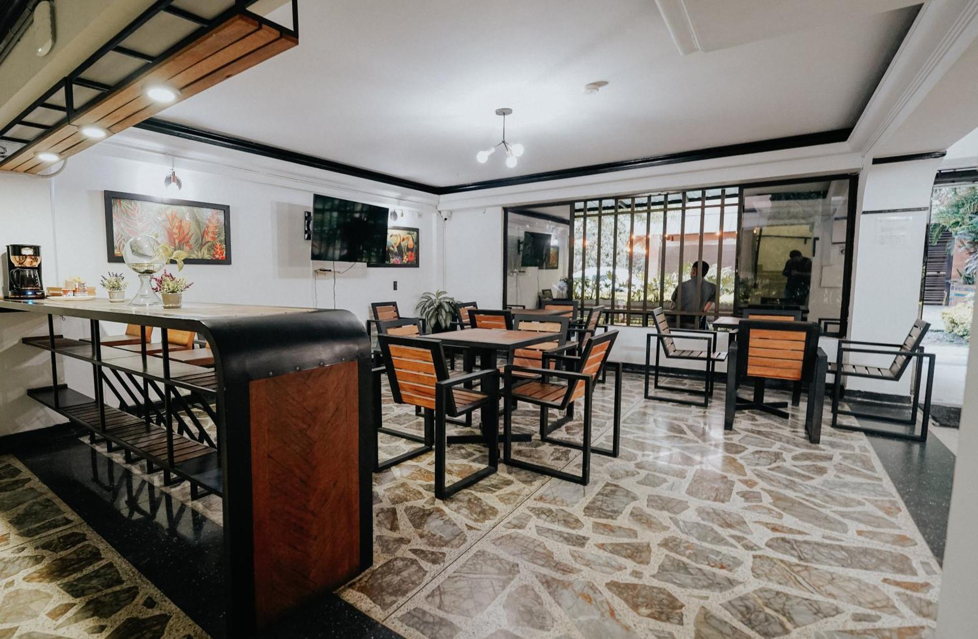Hotel Balcones Del Estadio Меделин Екстериор снимка