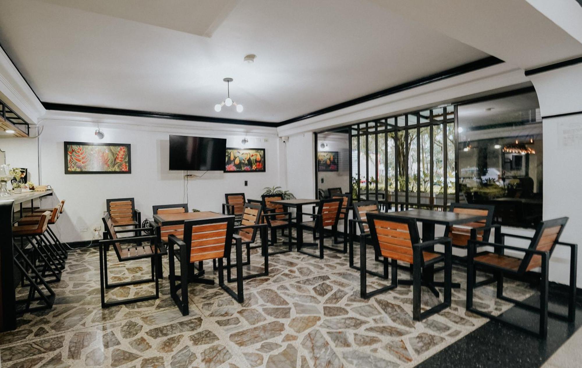 Hotel Balcones Del Estadio Меделин Екстериор снимка